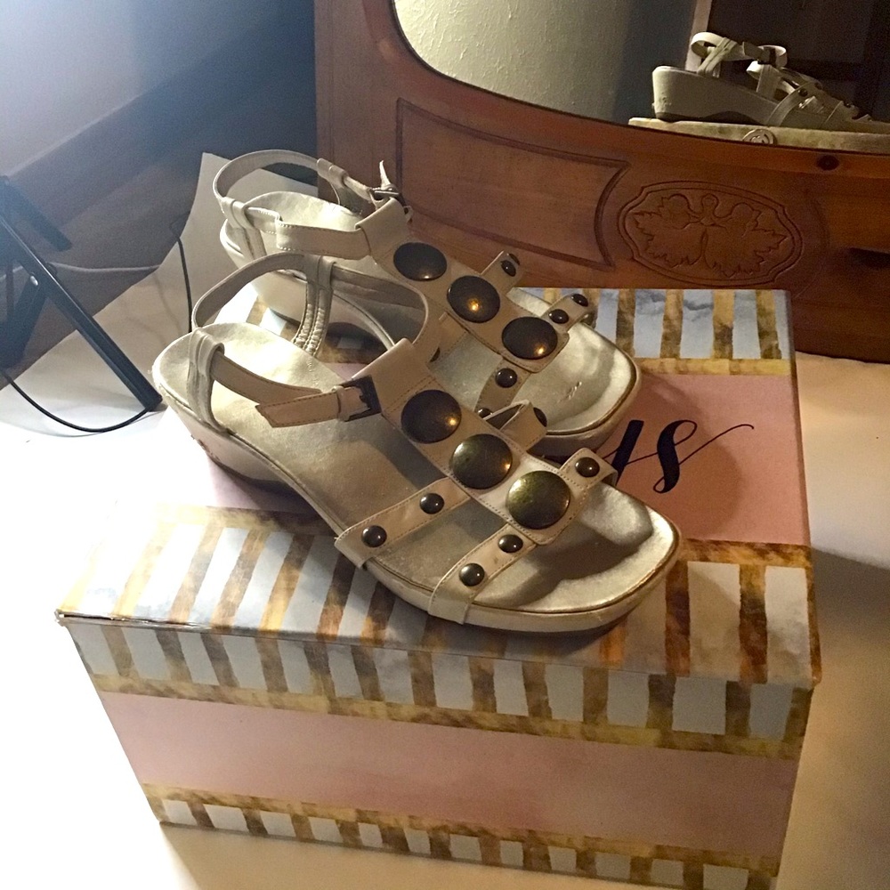 Easy Spirit Cream Wedge Sandals 10M